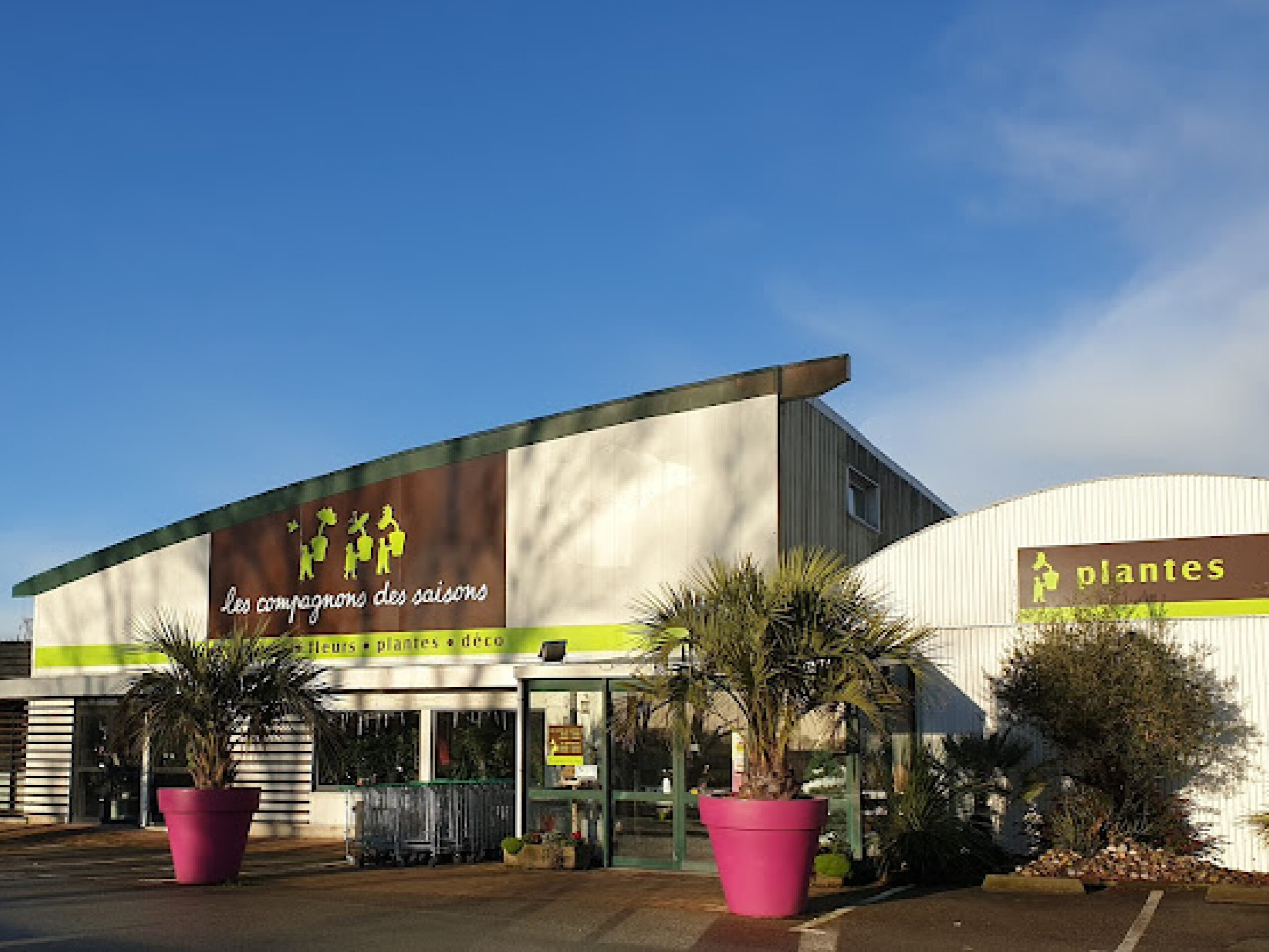 Aménagement de votre point de vente avec façade de magasin signée IS Communication